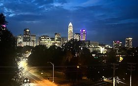 Uptown Luxury Suite Near It All
